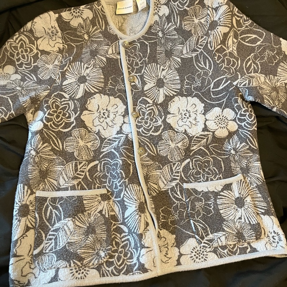 Floral 100% Wool Button Granny Cardigan in Blue and Gray